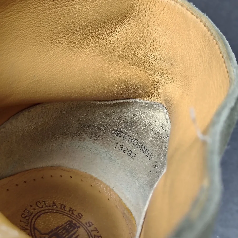 Clarks Desert Boots Mens 7.5 Grey Suede Crepe Sole Chukka Boots 13292